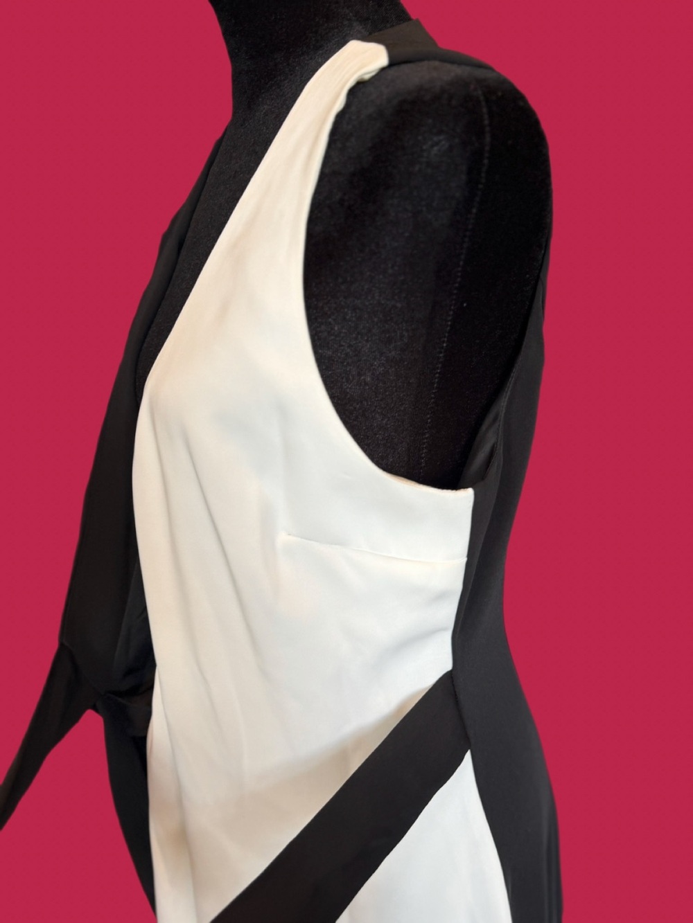 NWT- Mango! Womens Black and white wrap dress, slimming and timeless size small - Picture 6 of 13